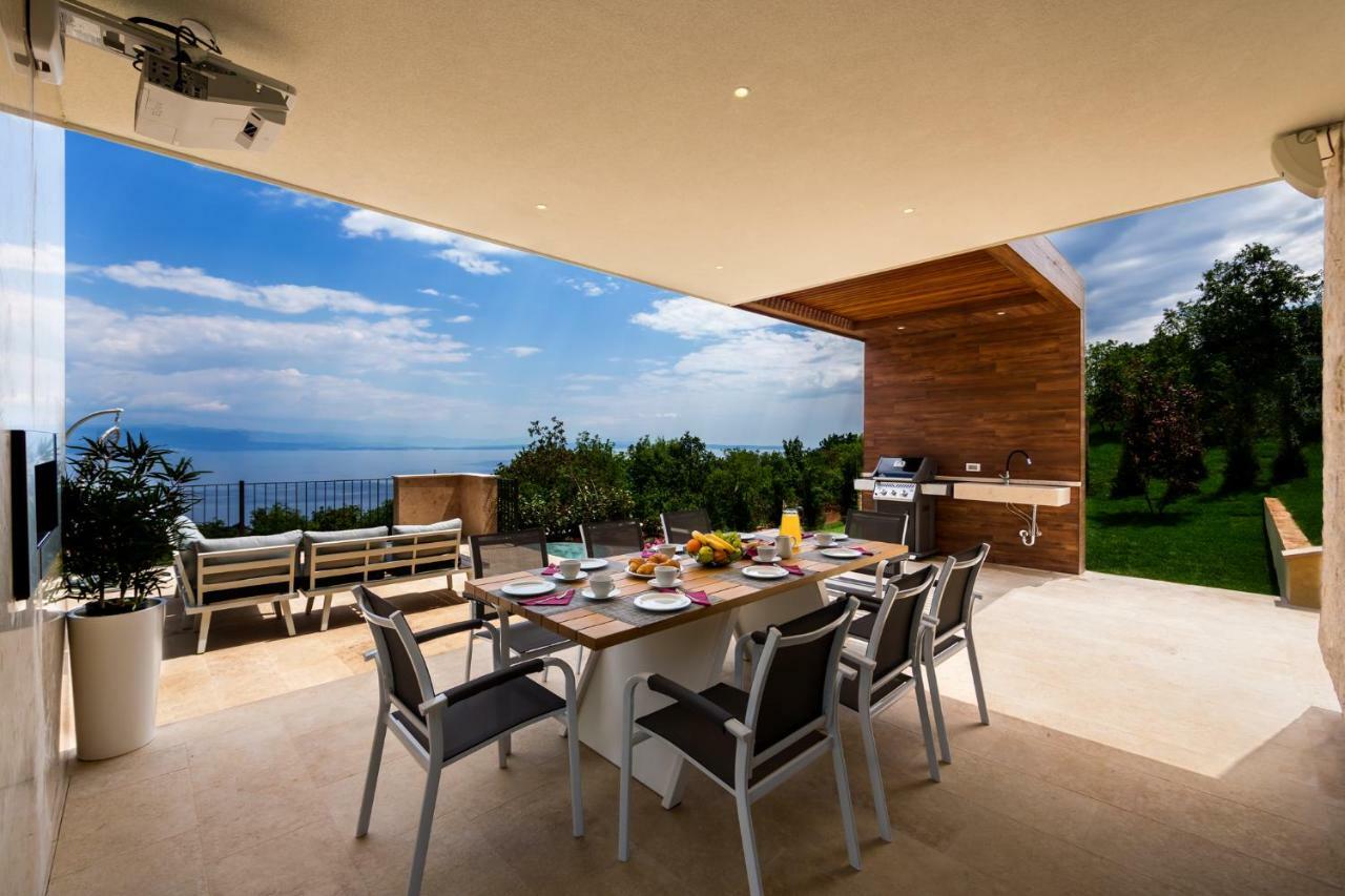 Villa Altavista - Seaview & Relax With Heated Pool & Minigolf Opatija Eksteriør bilde