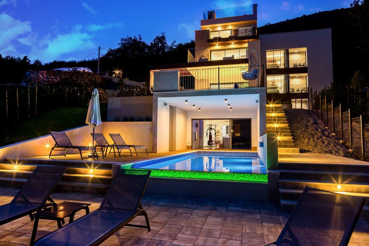 Villa Altavista - Seaview & Relax With Heated Pool & Minigolf Opatija Eksteriør bilde