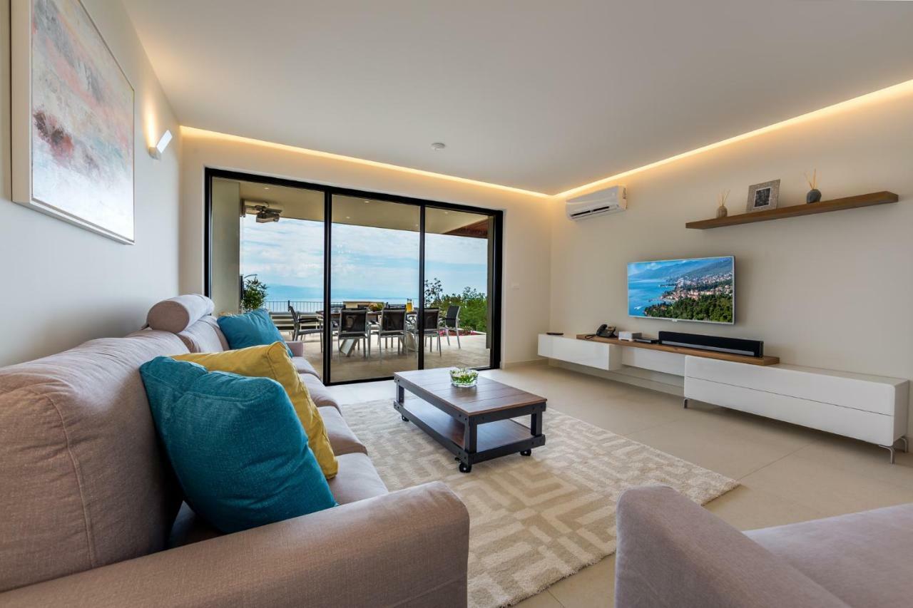 Villa Altavista - Seaview & Relax With Heated Pool & Minigolf Opatija Eksteriør bilde