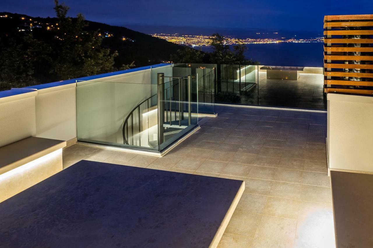 Villa Altavista - Seaview & Relax With Heated Pool & Minigolf Opatija Eksteriør bilde