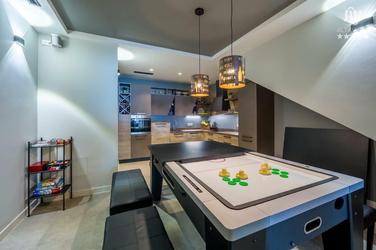 Villa Altavista - Seaview & Relax With Heated Pool & Minigolf Opatija Eksteriør bilde