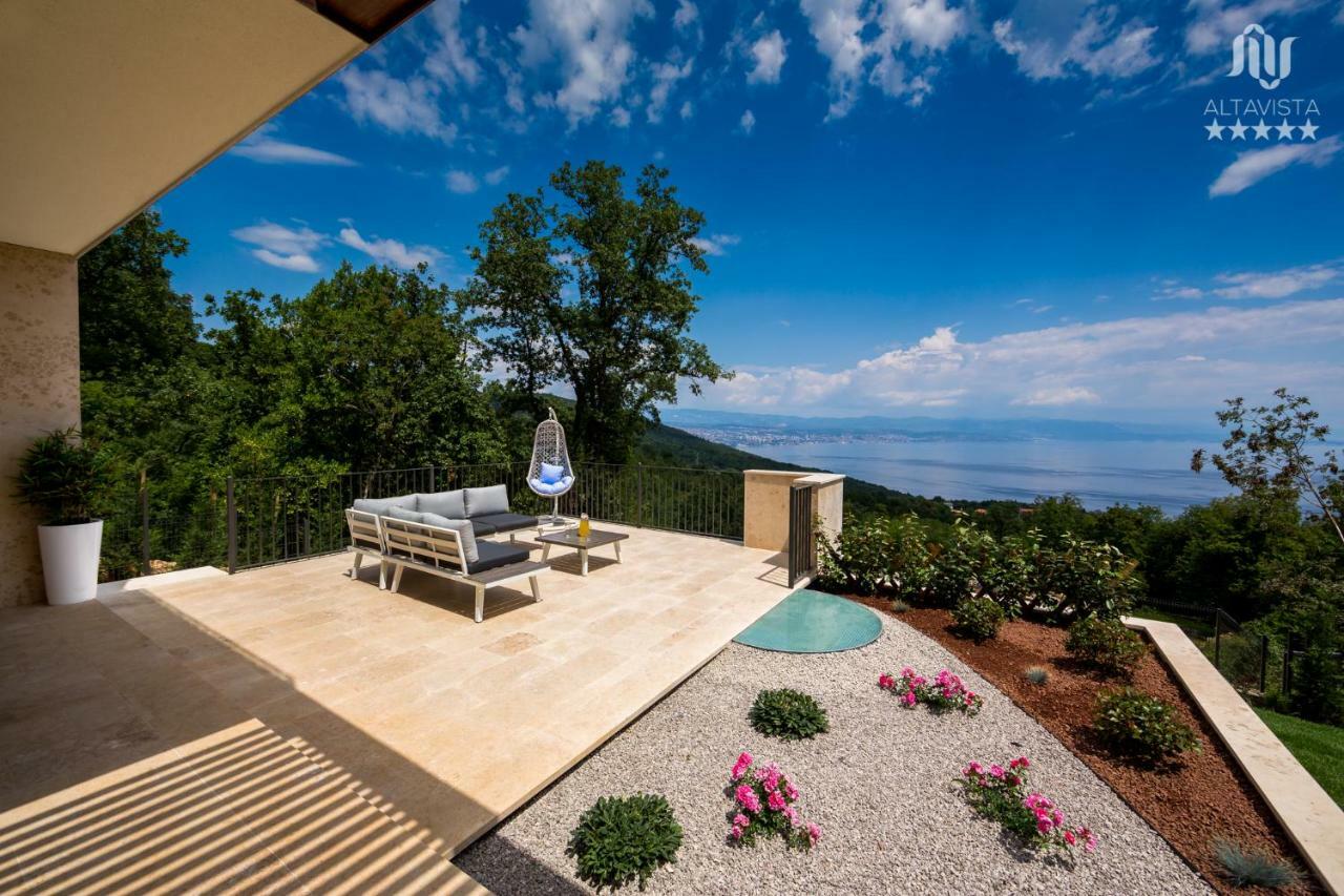 Villa Altavista - Seaview & Relax With Heated Pool & Minigolf Opatija Eksteriør bilde
