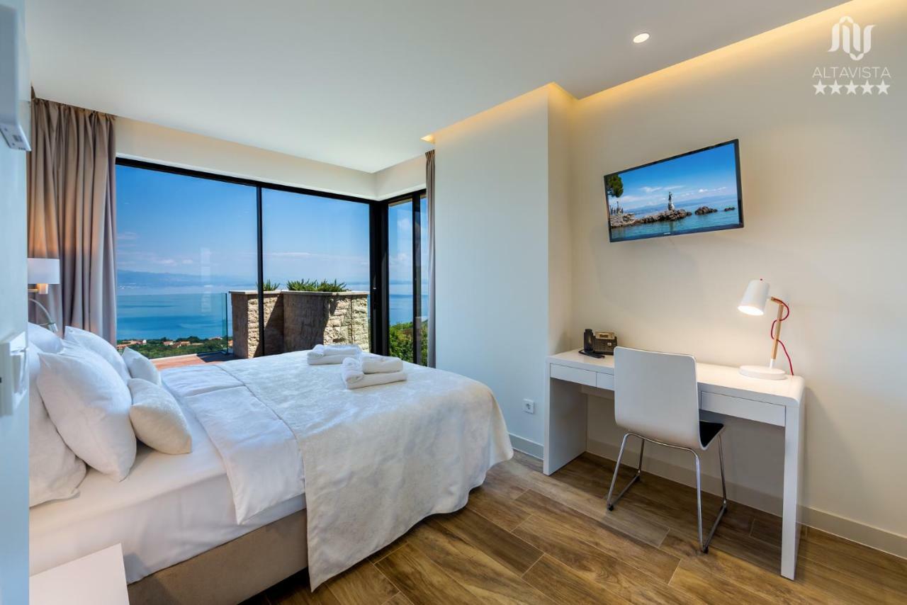 Villa Altavista - Seaview & Relax With Heated Pool & Minigolf Opatija Eksteriør bilde