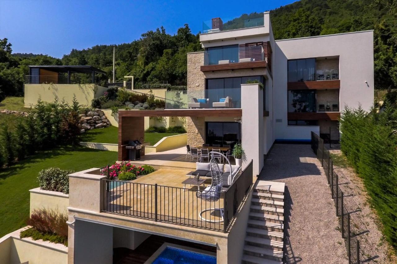 Villa Altavista - Seaview & Relax With Heated Pool & Minigolf Opatija Eksteriør bilde