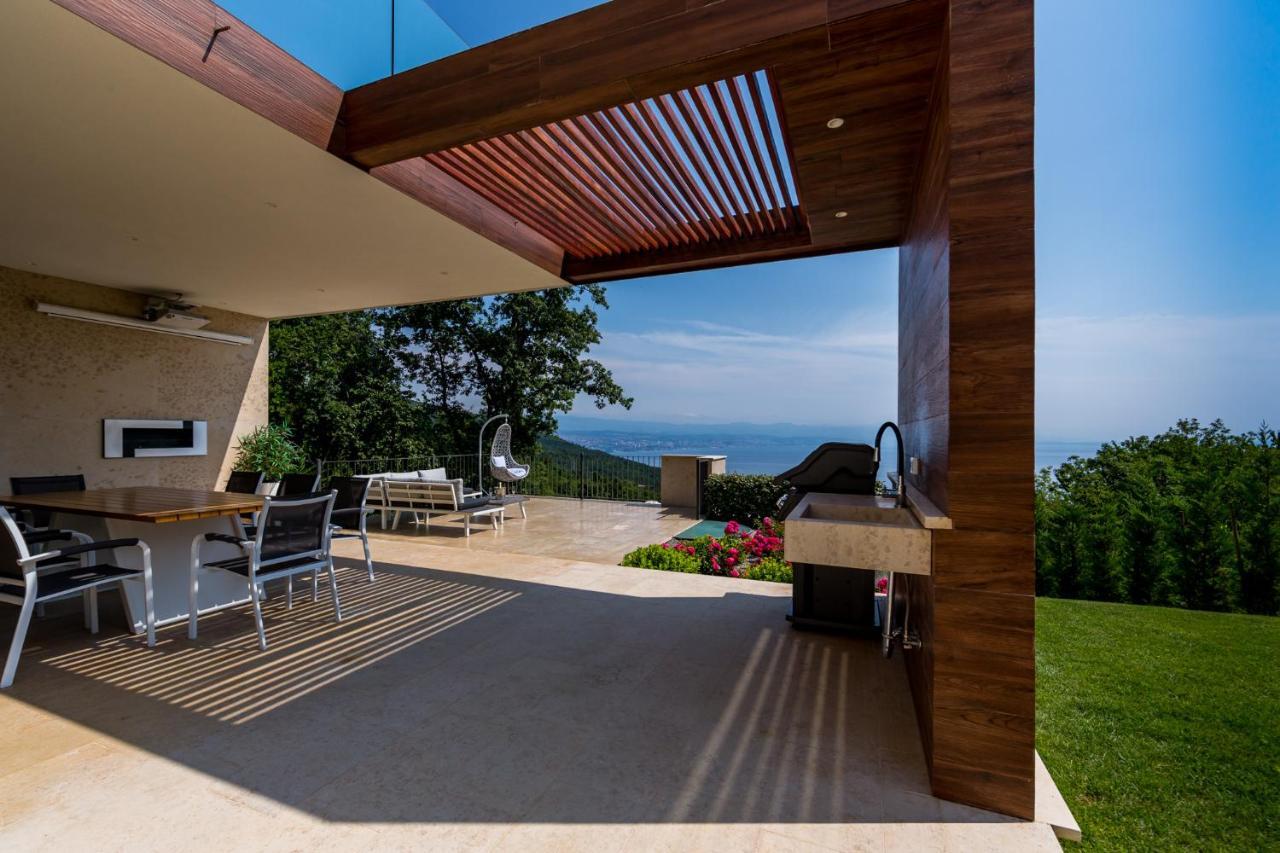 Villa Altavista - Seaview & Relax With Heated Pool & Minigolf Opatija Eksteriør bilde