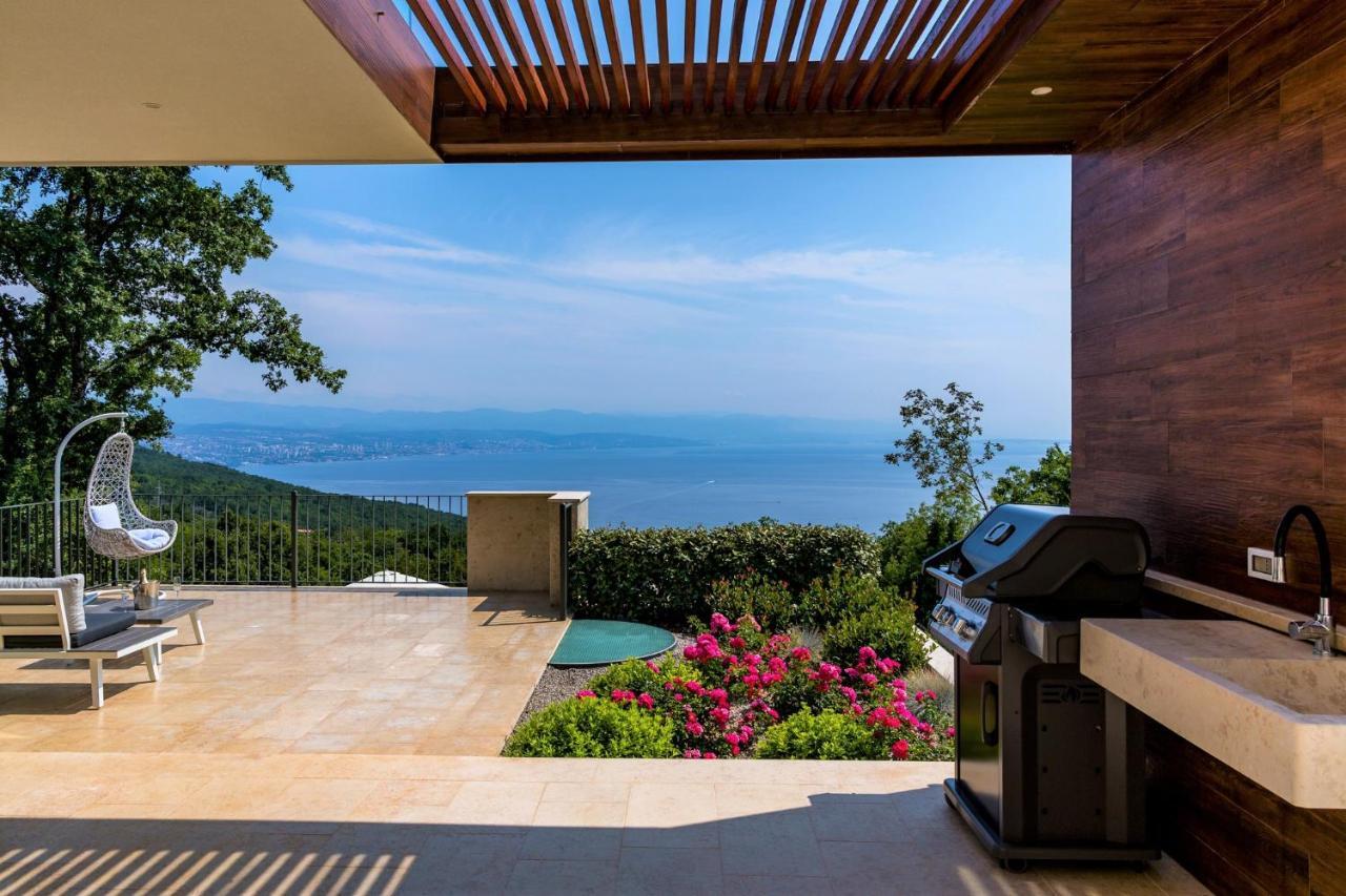 Villa Altavista - Seaview & Relax With Heated Pool & Minigolf Opatija Eksteriør bilde